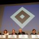 Podium der außerordentlichen Mitgliederversammlung des HSV vom 13. Juli 2009 - hier das unbeschnittene Originalbild