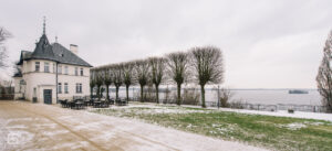 Aussenansicht im Winter vom Pförtnerhaus Plön