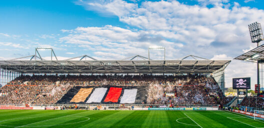 Blockfahne auf der Gegengerade am Millerntor