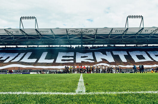 Die Mannschaft am Mittelkreis