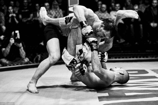 Mubarak  Ahmedov gewinnt den packenden Kampf gegen Elmar Mamedov einstimmig nach Punkten