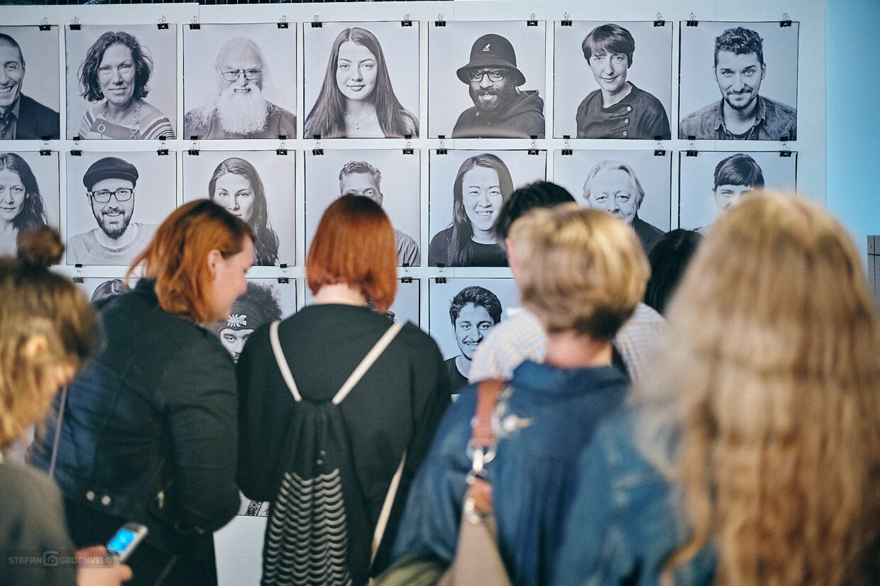 Erste Besucher vor meiner Projektwand