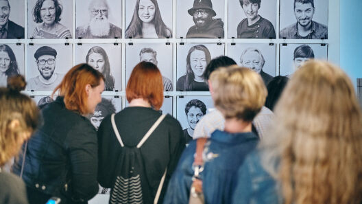 Erste Besucher vor meiner Projektwand