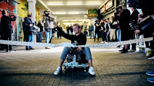 Nico Rosberg hat aber die bessere Fahrtechnik und gewinnt souverän das Finale