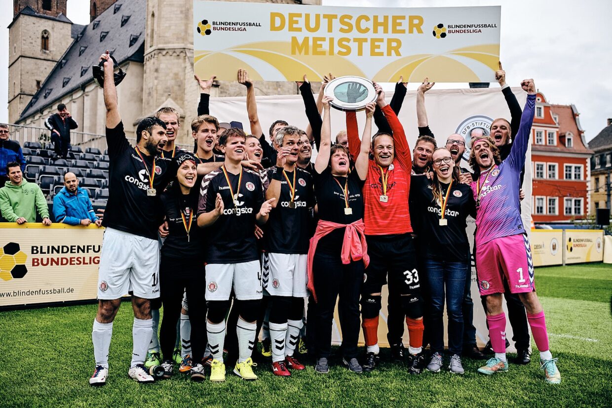 Offizieller Fototermin mit dem neuen deutschen Meister