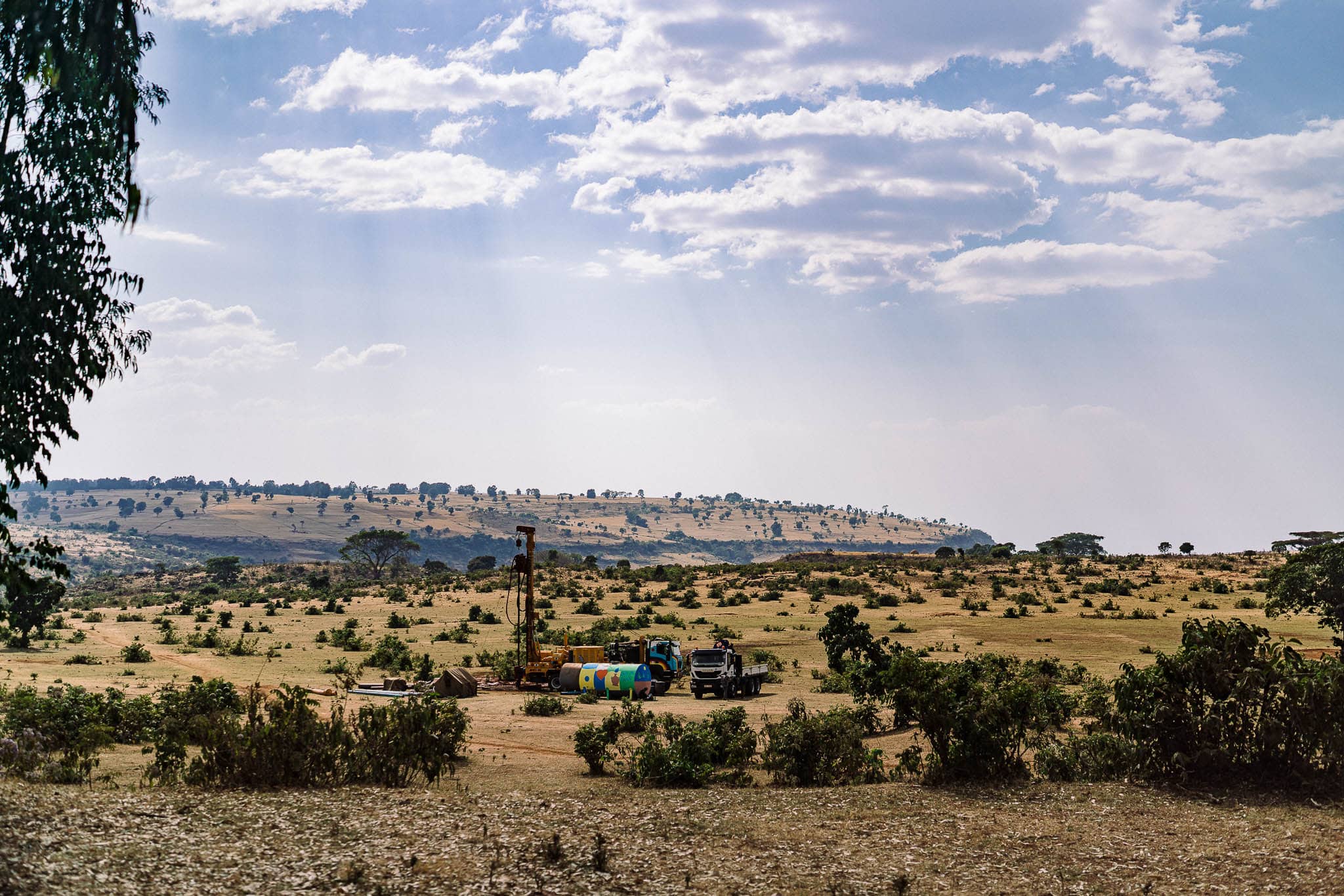 Ein mobiles Brunnenbohrgerät schafft Zugang zu Wasser