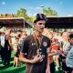 Rasmus Narjes vom FC St. Pauli Blindenfussball mit der silbernen Medaille des Vizemeisters