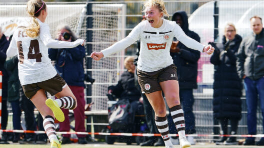 FC St. Pauli 1. Frauen - TuS Büppel 5:0
